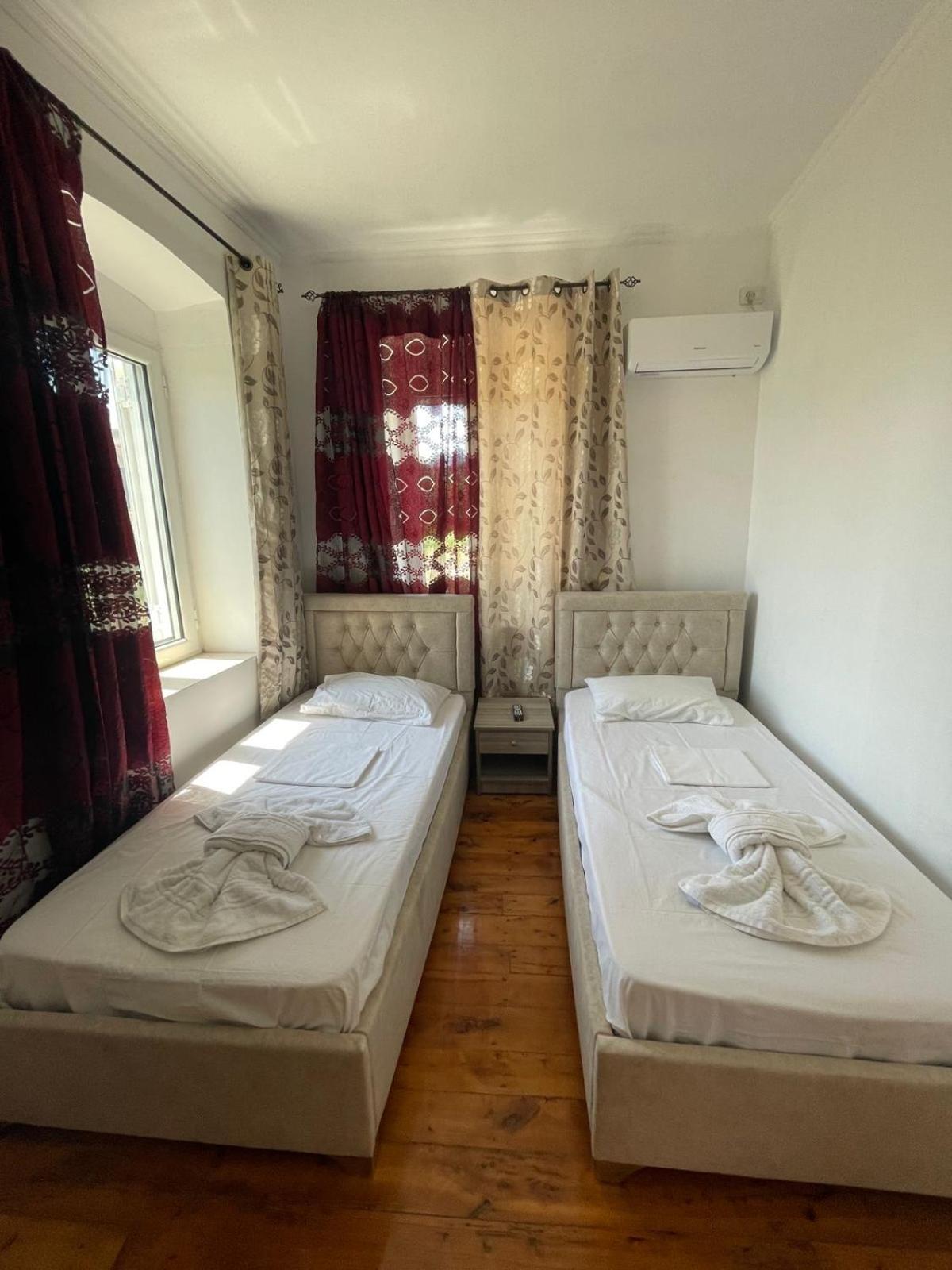 Gezos Apartment Himarë Exterior foto