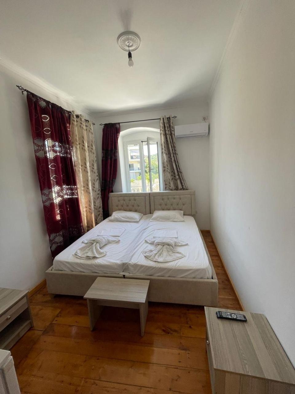 Gezos Apartment Himarë Exterior foto